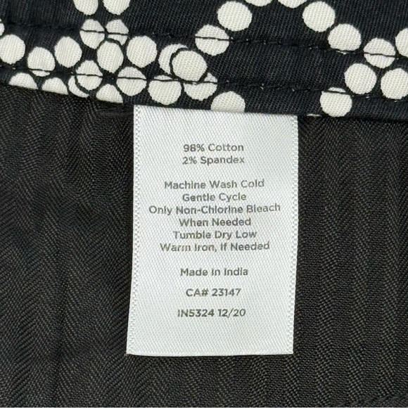 NWT Talbots Women’s Perfect Shorts 10 ½” Inseam Size 8 Cotton Blend Black White - Picture 2 of 11